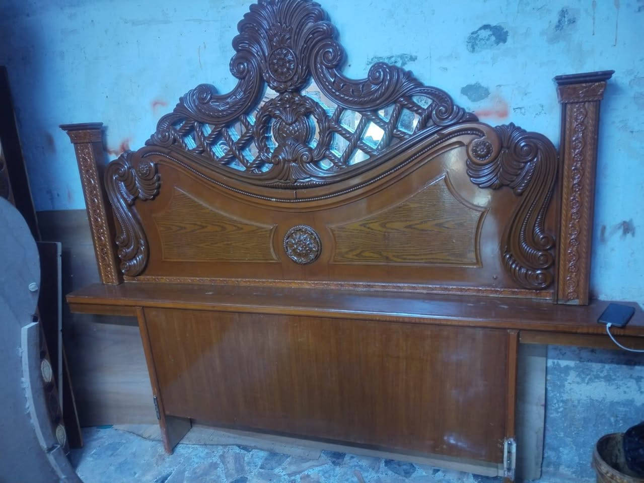 غرفه النوم للبيع تزكام كله صاج وجهين ٧٠٠ وبيه مجال ***********
