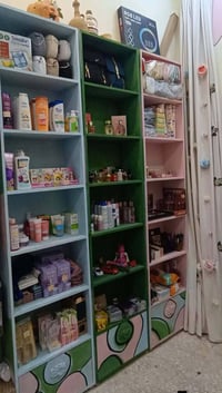 رفوف خشب 3 تصميم خاص وملكانات عدد 5 للبيع بسعر مناسب للتواصل خاص او ع ...