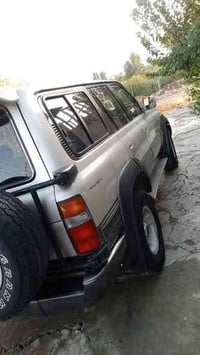 ئە و گوڵە بۆفرۆشتن  گیرو مە کینە و ئە کسلوو  هه موو گیانی بە شرت   تە ...