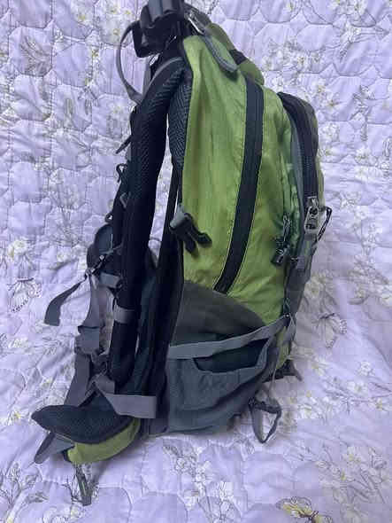 يالله 
جنطة جبلية اصلية نضيفة حيل حجم وسط 
يوجد توصيل 🚚 
السعر خاص أو واتساب 0 751 243 4309‬
