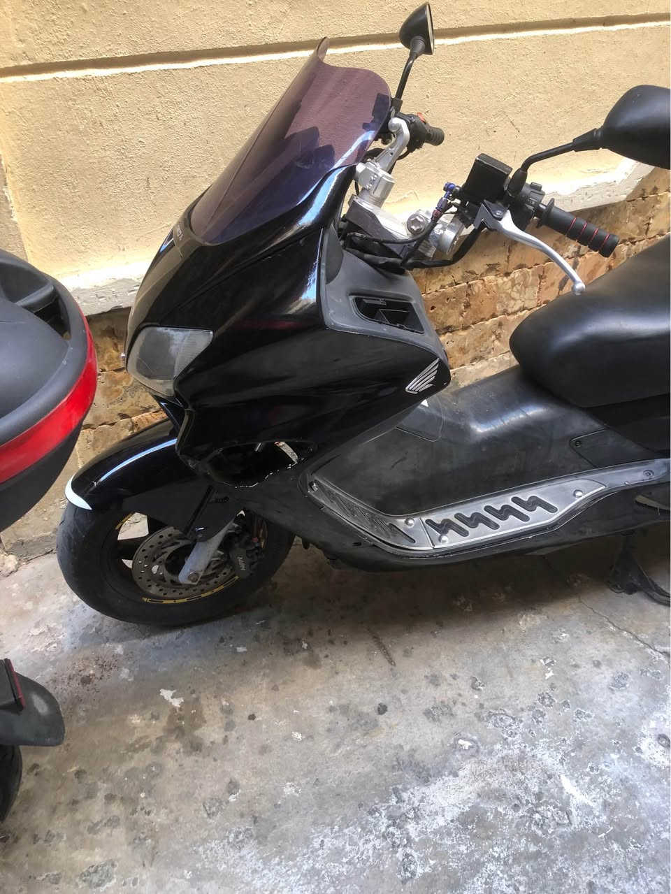 سلام عليكم فورزا صفر ستة الدراجة بيع او مراوس  خير من الله نظيفة كلش ادامة كلتجات  ينز كلتج قايش فايبرات خرز مبدل اصلي صار يومين منضومة رديتر منضفة جوينات اصلية مبدل مي رديتر اخضر كلة ادير كابريتر اصلي الدراجة عوزها بس لايت ناصي عاطل باقي بس العالي وعداد الكيلو متر السيم مقطوع والاشاير اني لاغيهن موجدات عندي سعرها 700 بيع او مراوس بماكس منغولي او عدلة واخذ فرق سعرها 700 مكاني بغداد الاعظمية رقمي *********** بغداد, العراق
