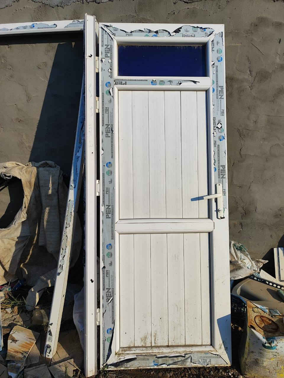 باب بي بي سي 85 × 2 متر ارتفاع للبيع 45 الف وبمجال شيء قليل الاتصال على هذا الرقم***********  ***********
