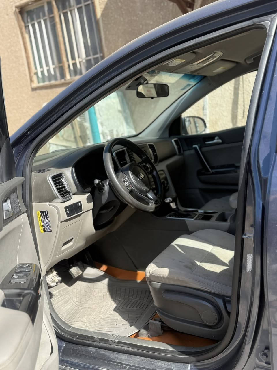 سلام عليكم احبتي الكرام
سبورتج موديل ١٧

شاشه صغيره 

مثبت سرعه 

تبريد قطعتين بشرط ثلج 

مكينه وكير مكفولات   GDi

لغود وشواصي كفاله بشرط السياره مال بيت دوام بيت لاغير 

رقم بغداد انكليزي شرط التحويل 

حادثها بنيد بس موجود يمك رقم الشاطي وحادثها هم موجود يمك با امريكا الدعاميه نفسها راجعه البلاديه 

السعر اتصل وبخدمتك 

مكانها: واسط الصويره 

الهاتف:***********
