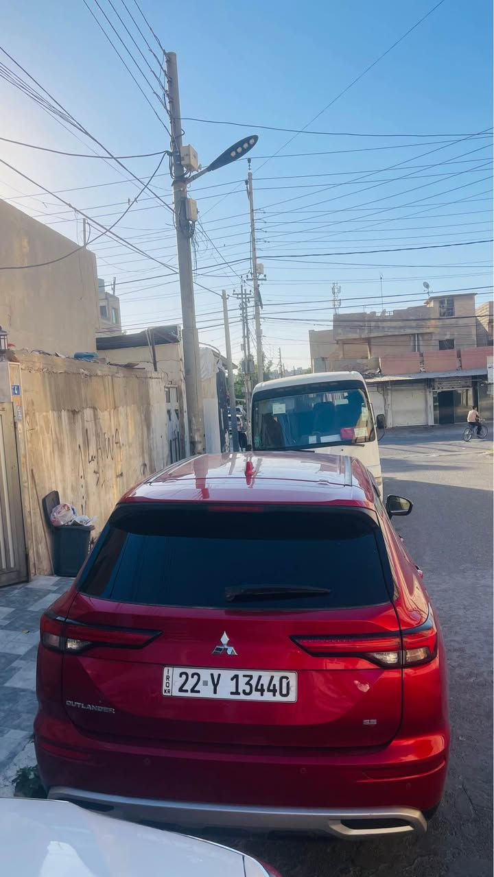 Outlander SE 2023✅
ڕانگی سور 
سەیارەکە زۆر پاک و خاوێنە و هی ماڵە و هی مەعرەز نیە 
مەکینە 2.5 لیتر ✅
گێڕ بۆکس و تۆماتیک 
سەیارەکە ٧ نەفەریە بۆ خێزانی گەورە زۆر باشە و گونجاوە 
شاشەی تاج و ئاردینۆ و ئەپل کار پلەیە 
حەساسە ✅
رادارە ✅ 
٥ کامێرایە 📷
شاشەی ٩ ینج 
سنسۆری پارکینگ 
پشتەوە و پێشەوەی زینۆنە 
سەیارەکە زۆر پاکە بێ چال و شوختە 
سەنەوی تازەیە سەیارەکە بە ناوی سایەقەکەیە 
وەکالە و تەحویل و خرامەی بە شەرت 
کوشن هیتەر کوشن خەزن 
یستۆپ ABS 
مواسەفایەکانی زۆر زۆرن باس ناکرێت سەیرەکەش تا بڵێیت خاوێن و بێ مەسرەفە 
سەنەوی تا 12-12-2030
نرخیشی ١٧٥ وەرەقە یە  
بۆ زانیاری زیاتر پەیوەندی بکە لە خزمەت داین
***********📞
***********📞☎️ رانية, السليمانية
