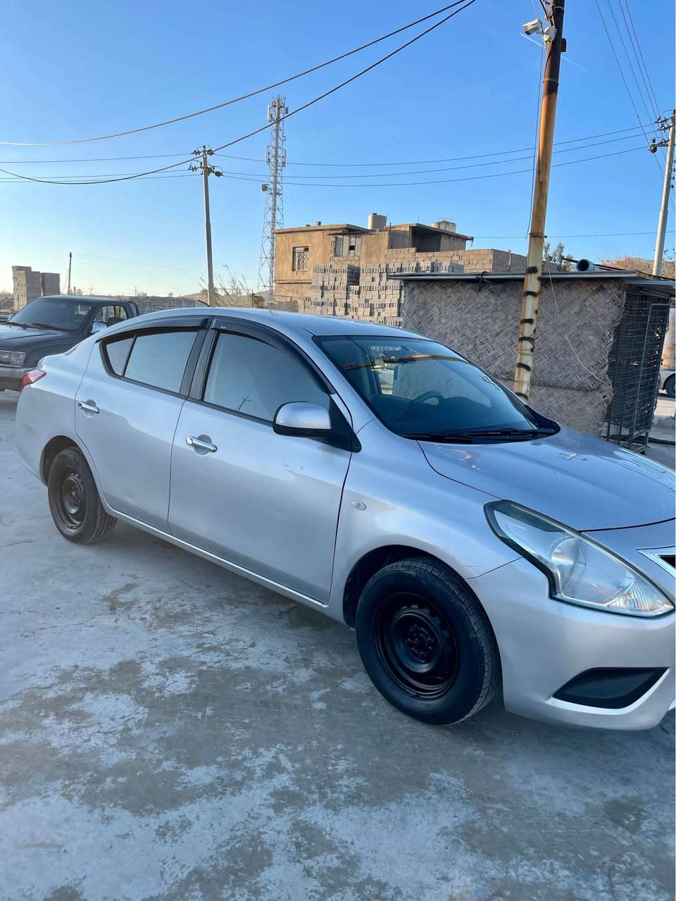 سڵاو لاکشمیبای مۆدێل ٢٠١٥ یەدە نیکل دەبڵ گێچ تەنها یەک پارچەو نیوی سبوخە بەبێ ناو نوکە دەرزی پشت و پێشی نەتی سەیارەکە لۆک لۆکە چرکەی تێدا نیە یەک ٢٥٠ مەسرەفی هەبوو پارەکەت بۆ دەگەڕێنمەوە تا ئێستا سپێری دانە بەزیوە  بەشەرتی گێڕو مەکینە نرخی ٩١  گەڵاو کەمێک معامەلە *********** *********** كويسينجاك, أربيل
