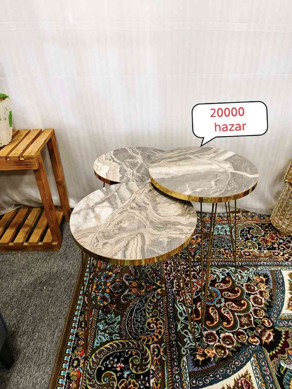 ئەم شتانە بۆ فرۆشتن زۆر تازە و کەم بەکار هاتوون
١- دوو گووڵ و ستاند ٤ بەش داری ئەسڵی دەستکردە نرخی هەمووی بەیەکەوە ٨٠ هەزارە.
٢-تەپڵەک تازە و کەم بەکاهاتوو نرخی ٢٠ هەزارە.
٣-فەرشی ٧٠٠ شانەی ئیرانی قیاسی ١ بە ١٥٠ بەکارنەهاتووە لۆکە نرخی ٣٥ هەزارە 
شوێن سلیمانی 
***********
***********
