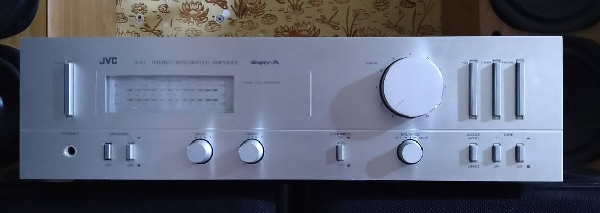 السلام عليكم ورحمة الله وبركاته ، من رخصة الآدمن ، ثلاث دكات كاسيت ، سوني ، سانيو ، سيمينس ، كهرباء 220 ڤولت ، حجم لارج ، دك السوني بي ميزة تسريع و إبطاء الصوت ، تسجيل سريع و بطيء ، و مميزات أخرى ، دك السانيو بي ميزة الأيكويلايزر ، و دك السمينس أيضاً به مميزات ، سعرهن جميعاً ب 165 ألف ، و إذا مفرد كل جهاز و سعره ، للتواصل على الخاص ، أو على الرقم *********** ، مع تحياتي ، أخوكم المهندس المعماري حسين.
