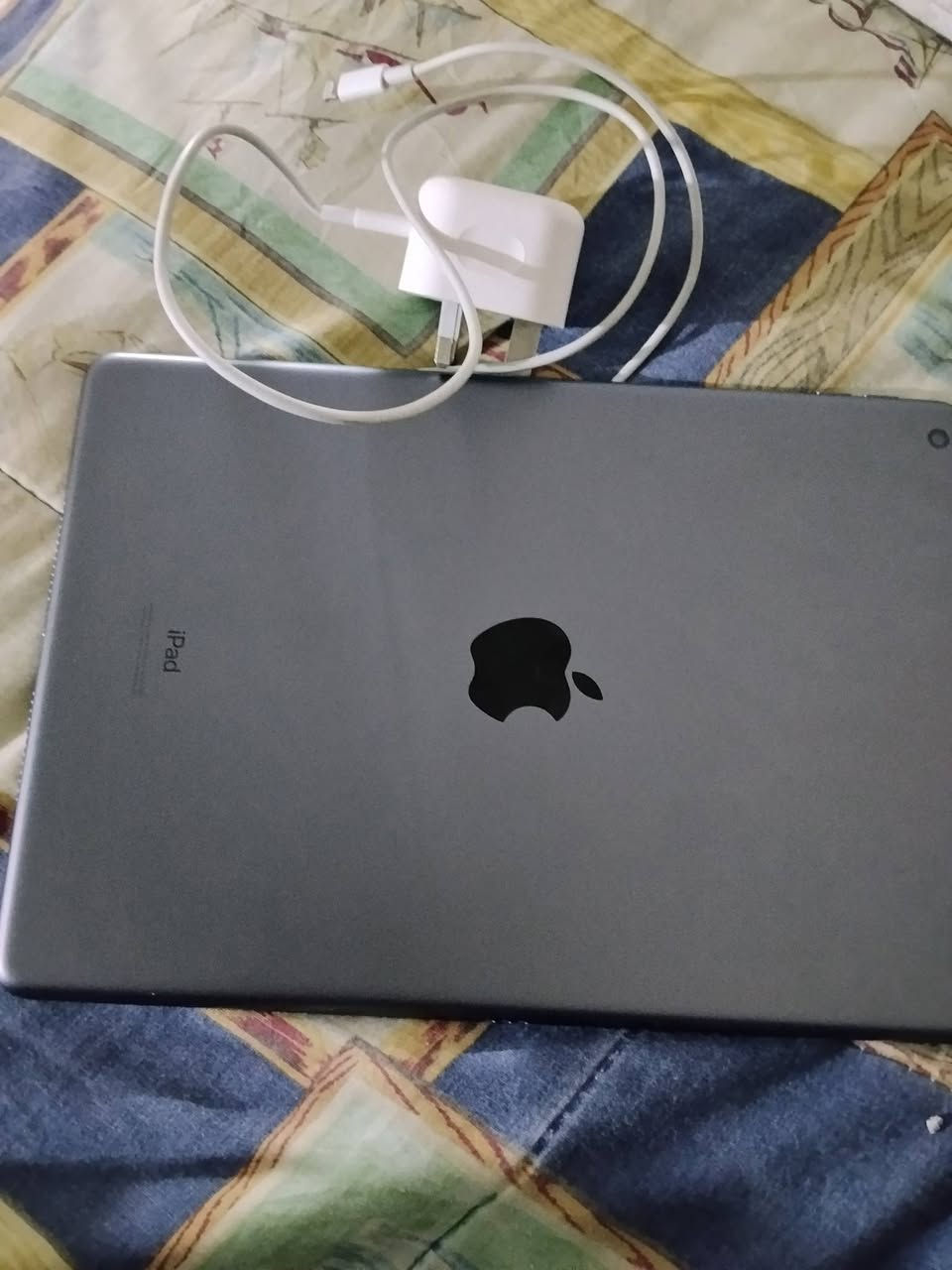 سلام عليكم
ايباد 9 
ذاكره 64 

بطاريه ماعرف شكد ما شايفهاا🤔

نضافه95 %
ملحقات شاحنه بس 
سعر 250وبي مجال


**إذا كنت صاحب هذا الإعلان وتريد حذفه لأي سبب، رجاءا أرسل رسالة إلى الدعم الفني**