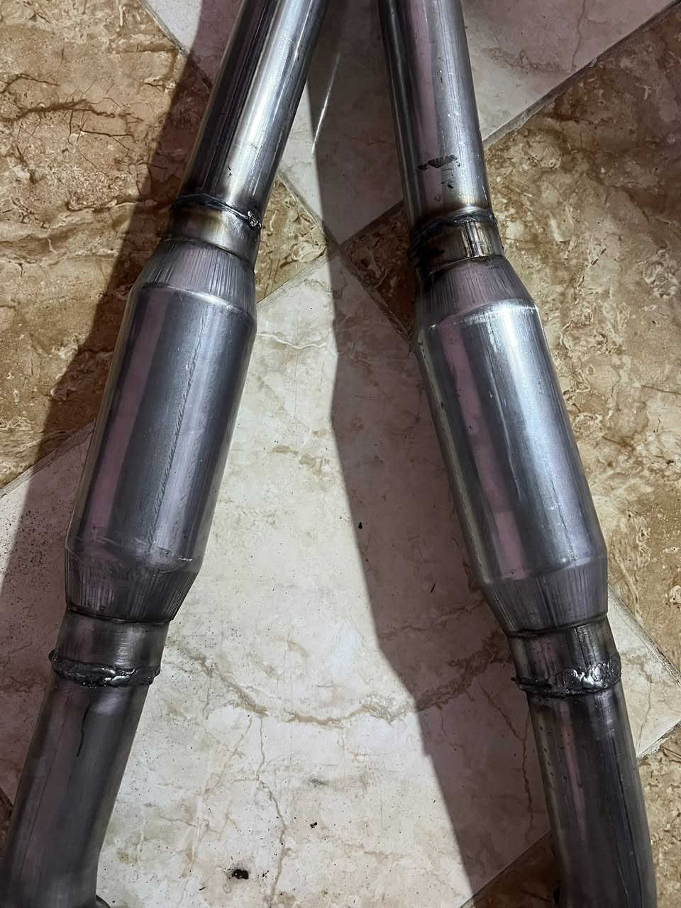 كزوز جارجر RT مع داون بايب وSLP هوائي مانع دويه الكزوز زيرو غير مستعمل درجه اولى قطر 2.75 
السعر 350 مكاني البصرة ***********
