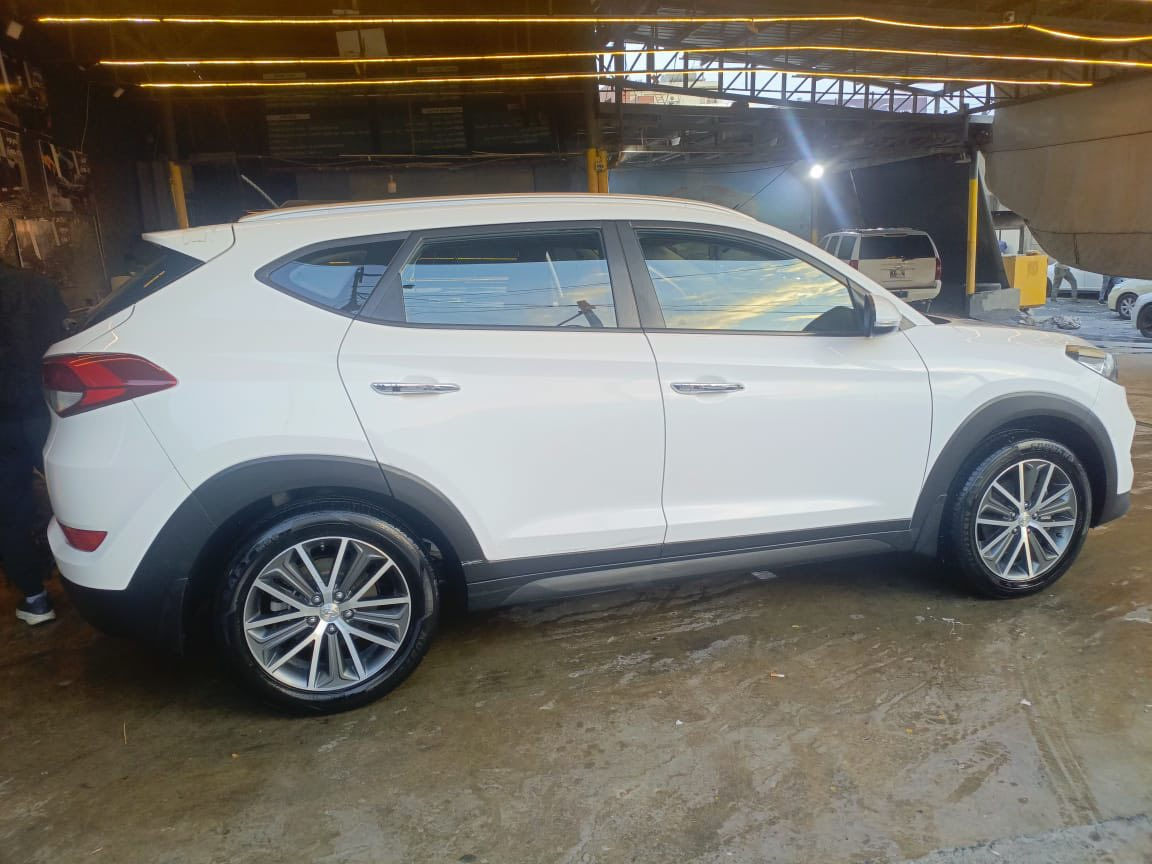 سلام عليكم توسان خليجيه 2017 السياره اخت الجديده ماشيه 110 
مواصفات السياره بصمه تشغيل عن بعد تبريد قطعتين بيه حادث بسيط بل باب مال سايق مصلح بارد مكينة دوش السياره نضيفه بمعنى الكلمه السعر ب١٧٥ وبيه مجال بسيط او مراوس بسورنتو ٢٠٢٥ او ٢٠٢٤ 
الاستفسار الاتصال عل الرقم
***********
 مكان حله حي الامام
