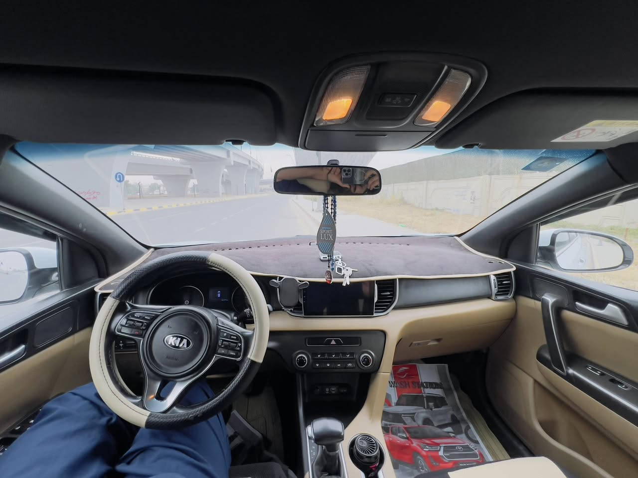 السلام عليكم كيا سبورتج خليجي 
موديل ٢٠١٨ رقم بغداد انكليزي بسمي 
ماشية ٨٠ الف 
السيارة بيهة جفية على صفحة سايق بجم وضهر كبس ابلادي 
تبريد قطعتين وبردة خلفية للصندوك وباقي المواصفات معروفة 
رقم تليفون صاحب السيارة ***********
