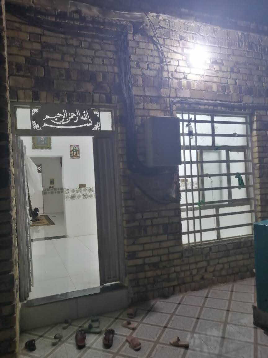 دار للبيع مساحته القطعه ٤٠٠ متر باني البيت ب٢٠٠ متر وباقي قطعه ٢٠٠ متر البيت بي غرفتين وصاله ومطبخ وبراني بناء طابوك جديد البيت جاهز ارضيه بورسلاين سراميك   حي عداي مقابل حي الصناعي أكثر استفسار على رقم ***********(ملاحضة نوع العقار زراعي زراعي)
