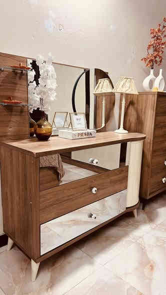 للبيع غرفه تركيه نظيفه جدا 7 قطع 
الشراي خاص او يتصل عالرقم ‭***********
