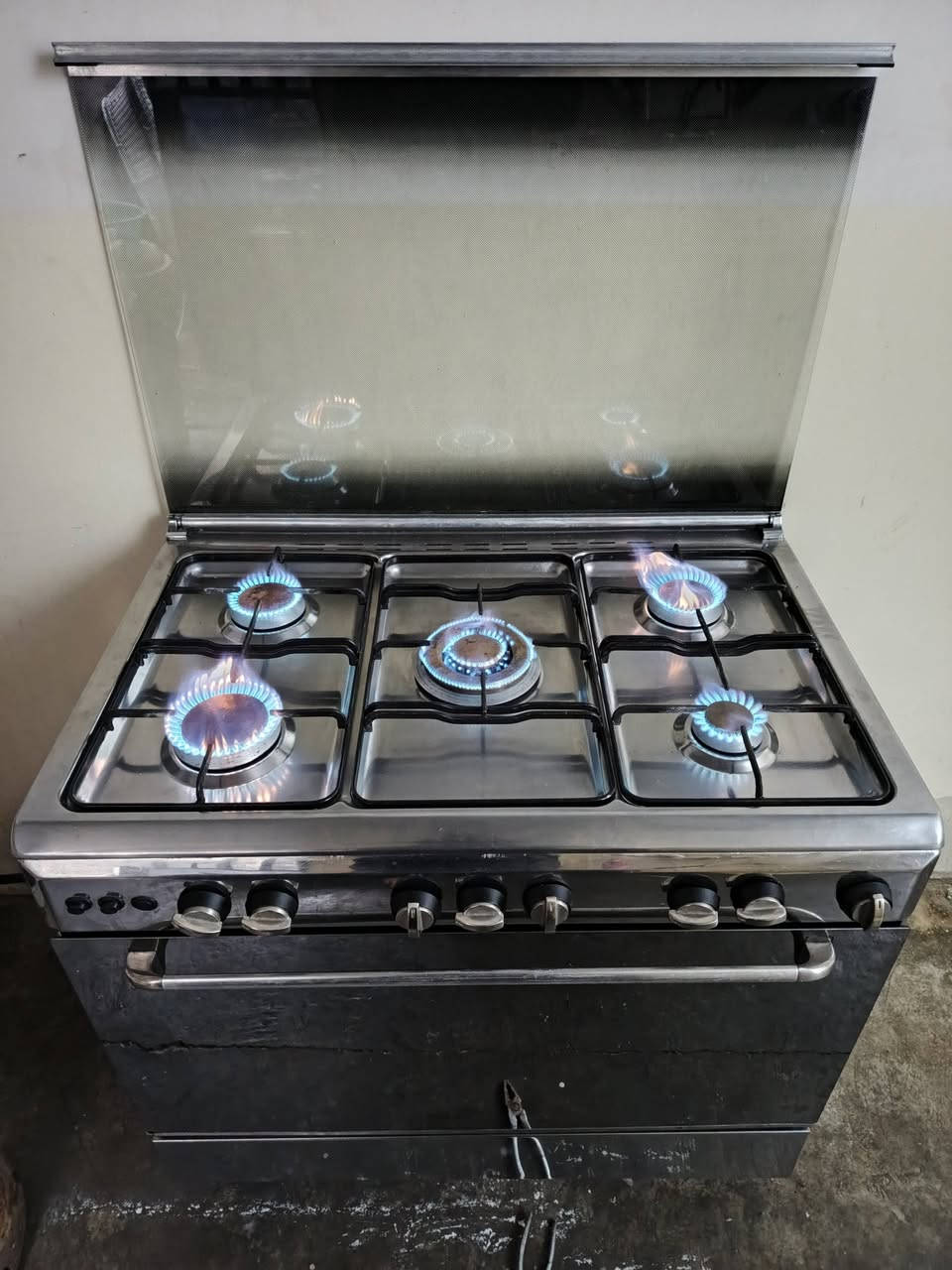 طباخ للبيع سعر 175 وبي مجال اتصال على الرقم ***********
