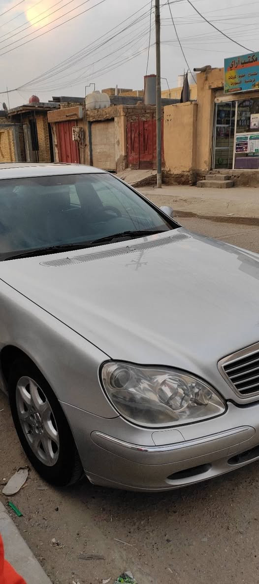 السلام عليكم للبيع فقط ***********
سياره مرسيدس غواصه موديل 2001 بأسمي رقم نكليزي. سياره خير من الله جاهزه للاخير تبريد 3 قطع  حداديه مكينه كير  عادي. و اوتماتيك شاشه كامره  تخم تاير  سياره خسران عليها هوايه سلايت شغال كهربائيات كلها شغاله منضومه لايت زنون كشنات جلد  كهربائي السعر 110 وبيها مجال   ناصريه مركز.  *********** بيه وتساب ناصرية, ذي قار

