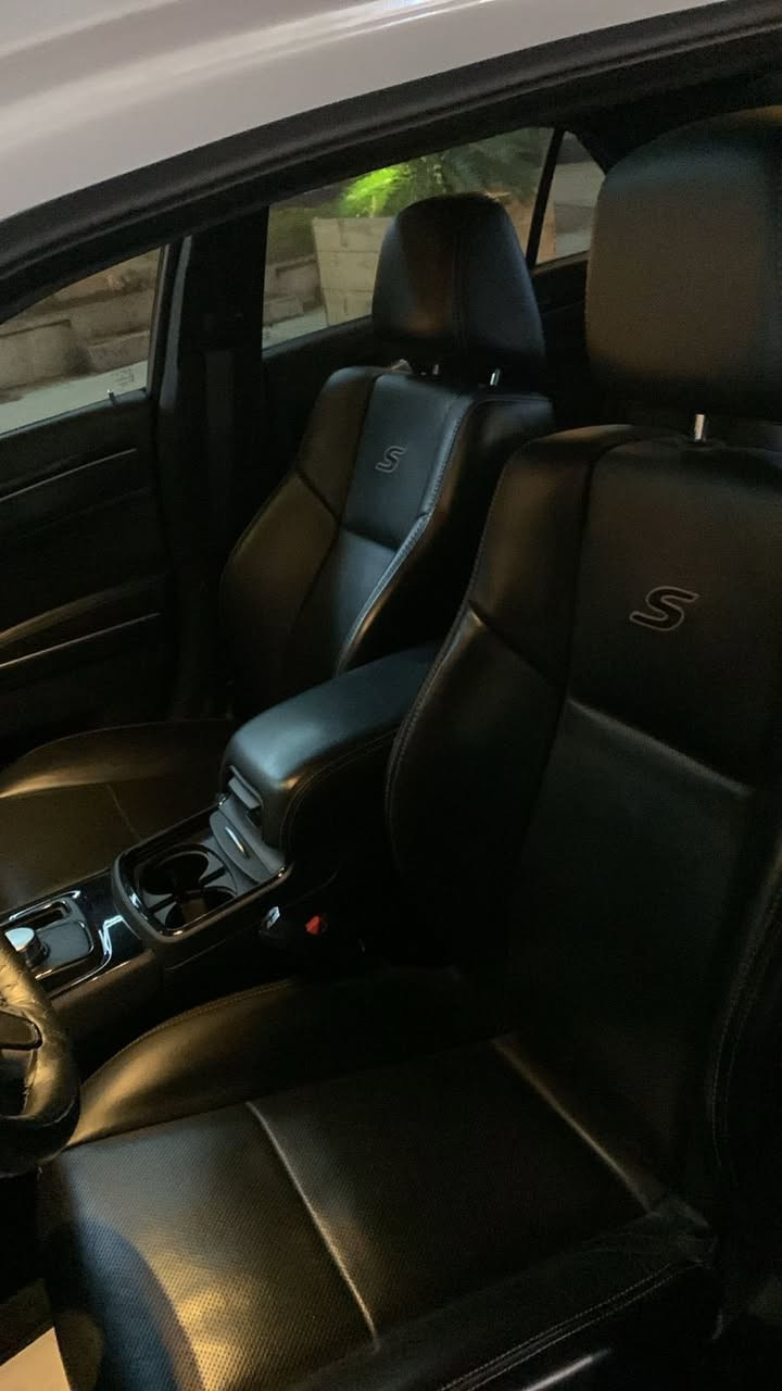 سلام عليكم للبيع اوباما S 300  فوول مواصفات خليجية وكالة هارلم موديل 2023 رقم بغداد بأسمي سيارة جديدة جداً ع وضع الشركة ماشية 28 الف كيلو متر كفالة عامة عدا صبغ قليل بل دعامية الخلفية باقي السيارة مكفولة السعر 390 ورقة وبيها مجال للاتصال ***********
