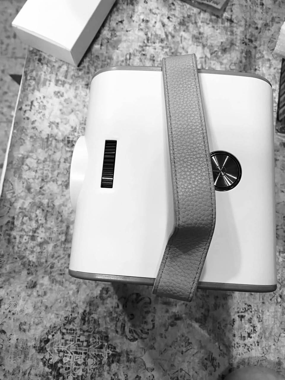 سلام عليكم متوفر  داتا شو تشغل على النت وعلى البلوتوث وعلى UBS تشتغل على الكهرباء   بس مااعرف بيها  خلي سعرك وبالعافية


**إذا كنت صاحب هذا الإعلان وتريد حذفه لأي سبب، رجاءا أرسل رسالة إلى الدعم الفني**