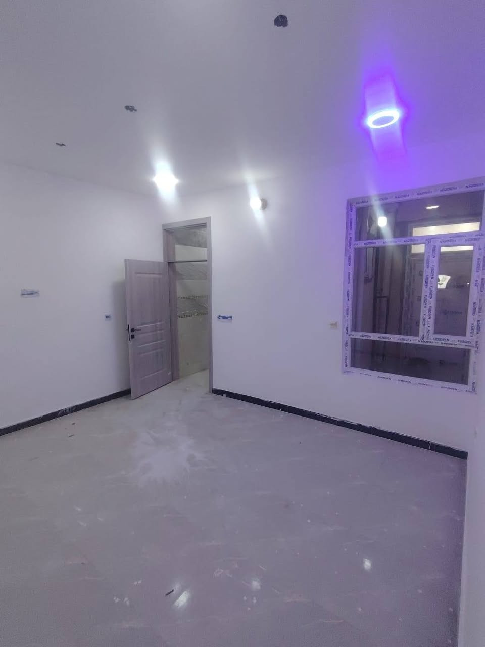 🏡 بيت مميز للبيع – بغداد / البياع ✨

إذا تبحث عن بيت جاهز للسكن بتشطيب حديث وموقع ممتاز، فهذه فرصة لا تعوض.

📍 الموقع: الدوانم – بالقرب من جامع الفردوس
📐 المساحة: ٨٥ متر
🏠 البناء: طابقان

🔹 غرفتا نوم مريحتان
🔹 صالة واسعة بتصميم أنيق
🔹 مطبخ عصري
🔹 حمامان (داخلي وخارجي)
🔹 منوّر يمنح البيت إضاءة وتهوية طبيعية

🌟 بيت مرتب، عملي، ومناسب للعائلة، ويقع في منطقة هادئة وقريبة من جميع الخدمات اليومية.

📞 للحجز والاستفسار:
***********
***********

🏢 مكتب تاج الياقوت العقاري

#عقارات_بغداد #البياع #الدوانم #بيت_للبيع #عقارات_العراق #استثمار_عقاري #بيت_جاهز #تشطيب_حديث بغداد, العراق
