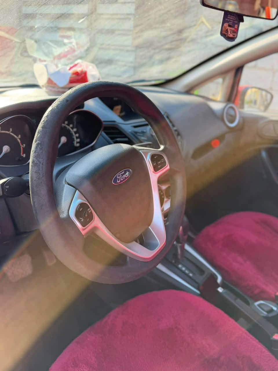 2019 FORD FIESTA, SE للبيع
السلام عليكم 
فورد فييستا ٢٠١٩ محرك ٤ سلندر ١.٦ رقم اربيل
مواصفاتها معروفة شاشة صغيرة كامرا خلفية تبريد جيد جداً دوشمة جديدة وصدر امامي خلفي جديد
وارد امريكي كلين حادثها بأمريكا موضح بالصور وبيهه طخة صغيرة بالدعامية الخلفية هنا بالعراق
صاحبها رايدهه ب٩٠ وبيها مجال 
مكلف بالنشر فقط رقم صاحب السيارة *********** 
موجود واتساب وخط.
