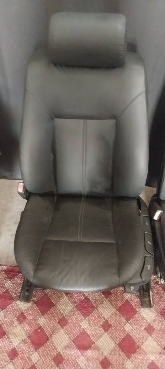 سلام عليكم من رخصة الأدمن المحترم تخم كشنات مخمل اسود ميكانيكي 
كشنات اسود جلد ميكانيكي 
سايق وصدر فقط  تخمين
***********
