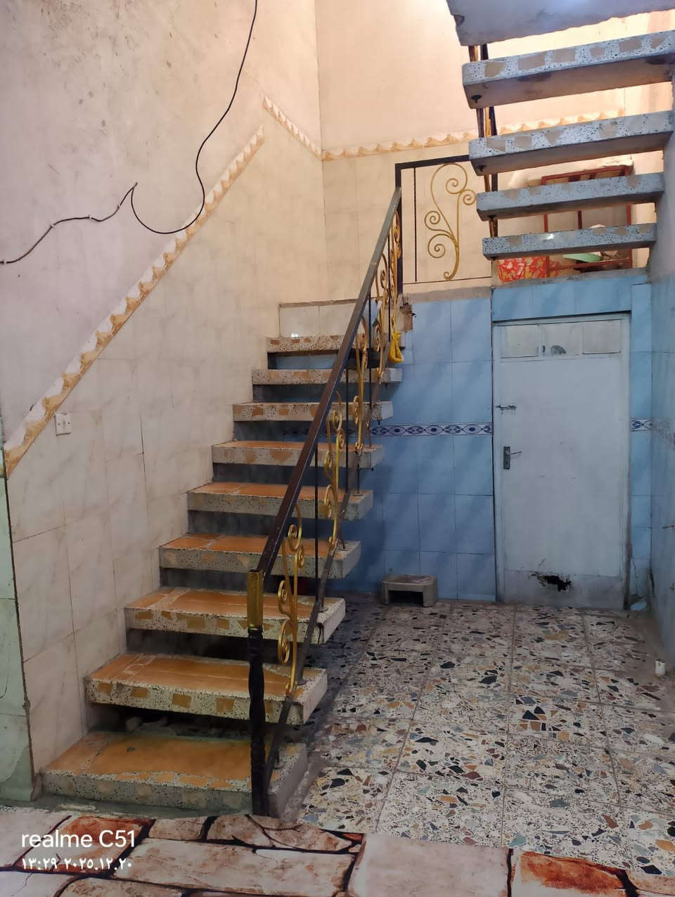 بيت لبيع في مدينه الصدر قطاع 52
طابقين أربع غرف فوقك 
لتواصل ***********
