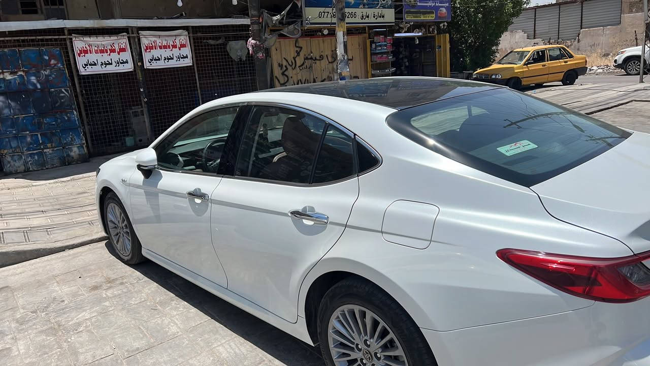 السلام عليكم للبيع كامري 2024 الشكل الجديد وارد صيني بيها ملاحضات بسيطه وبيه فطر بسقف الزجاجي تخم تاير جديد والسياره بدون اي عطل الوارد الصيني تجي مناك الشاشه تطلب تبديل بس كله شغالة ***********بارد فقط في الجاملغ الايمن
