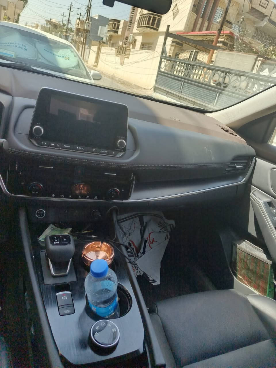 نيسان روج2022 تيربو 
فول مواصفات  SV plas
بنوراما 
ضرر فقط دعاميه خلفيه وتعدلت نفسها اصليه كلين تايتل
لا ايرباك لا شاصي لا لغد لا صبغ 
تبريد تدفئه 
وكشنات ستيرن  تدفئه 
لداخل جلد 
بصمه اربع ابواب 
بردات خلفيه 
رادار امامي خلفي جانبي نقطة عمياء 
كاميرا حساسات خلفيه 
تحديد مسار 
تحذير من إჂ̤ اصطدام رادار تصادم 
رقم شمالي بأسمي تحويل مباشر وارد امريكي  مكان موصل ساحل الأيسر *********** ***********
السعر ١٨٥ بي مجال بسيط
