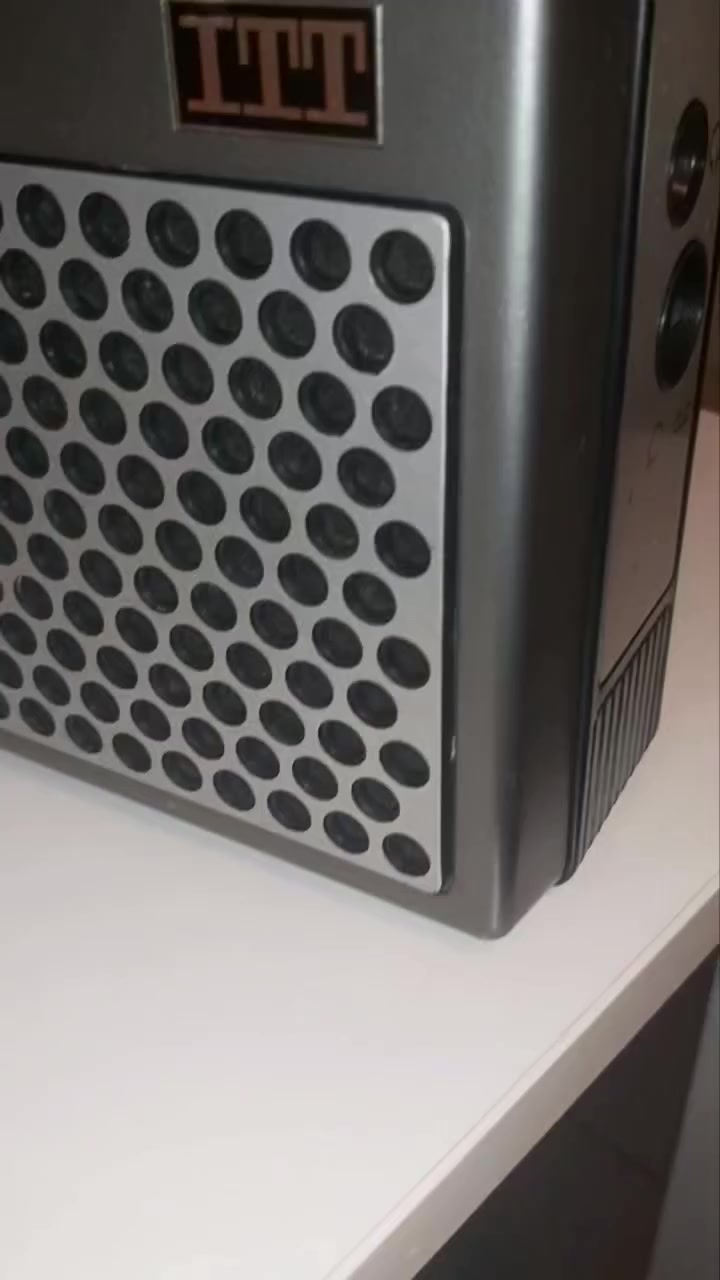 RADIO ITT POLO 109A
انتاج بريطانيا 1978
شغال كهرباء مباشر وبطارية حجم كبير عدد 6
موجات عدد 4 MW FM SW LW
نظافة 95%
السعر 100 الف .
#الجميع


**إذا كنت صاحب هذا الإعلان وتريد حذفه لأي سبب، رجاءا أرسل رسالة إلى الدعم الفني**