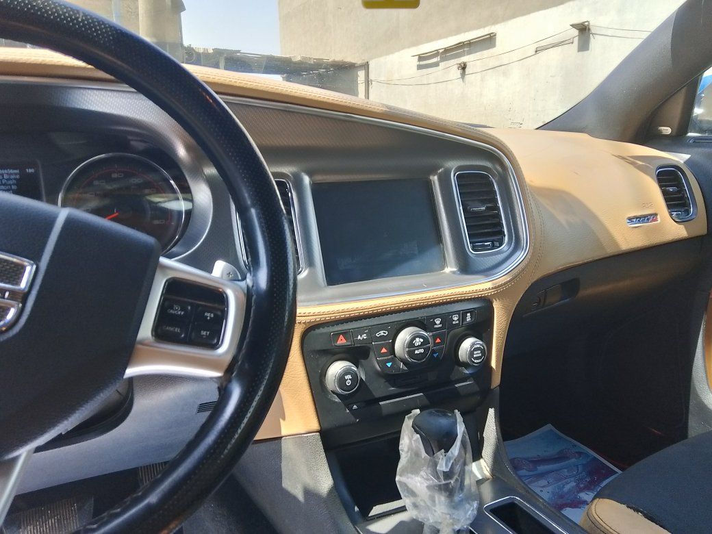 السلام عليكم من رخصت صاحب الأكروب عندي جارجر RT8سلندر 2014/مصبوغه عام للجماليه المواصفات معروفه مال ال RT حادثه جاملغ وبنيد جاهزه من كلشي رقم بغداد *********** المكان بغداد
