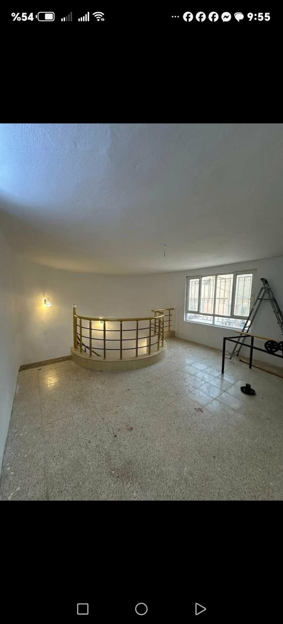 دار للايجار المساحه ١٠٠متر ١٢٠متر المحتويات ٣غرف نوم صاله مطبخ خدمات حولي كراج مدخلين بناء نظيف عنوان الدار حي الشباب المربع الذهبي ***********. *********** مكتب مينا للعقار يوجد لدينا عروض آخره..
