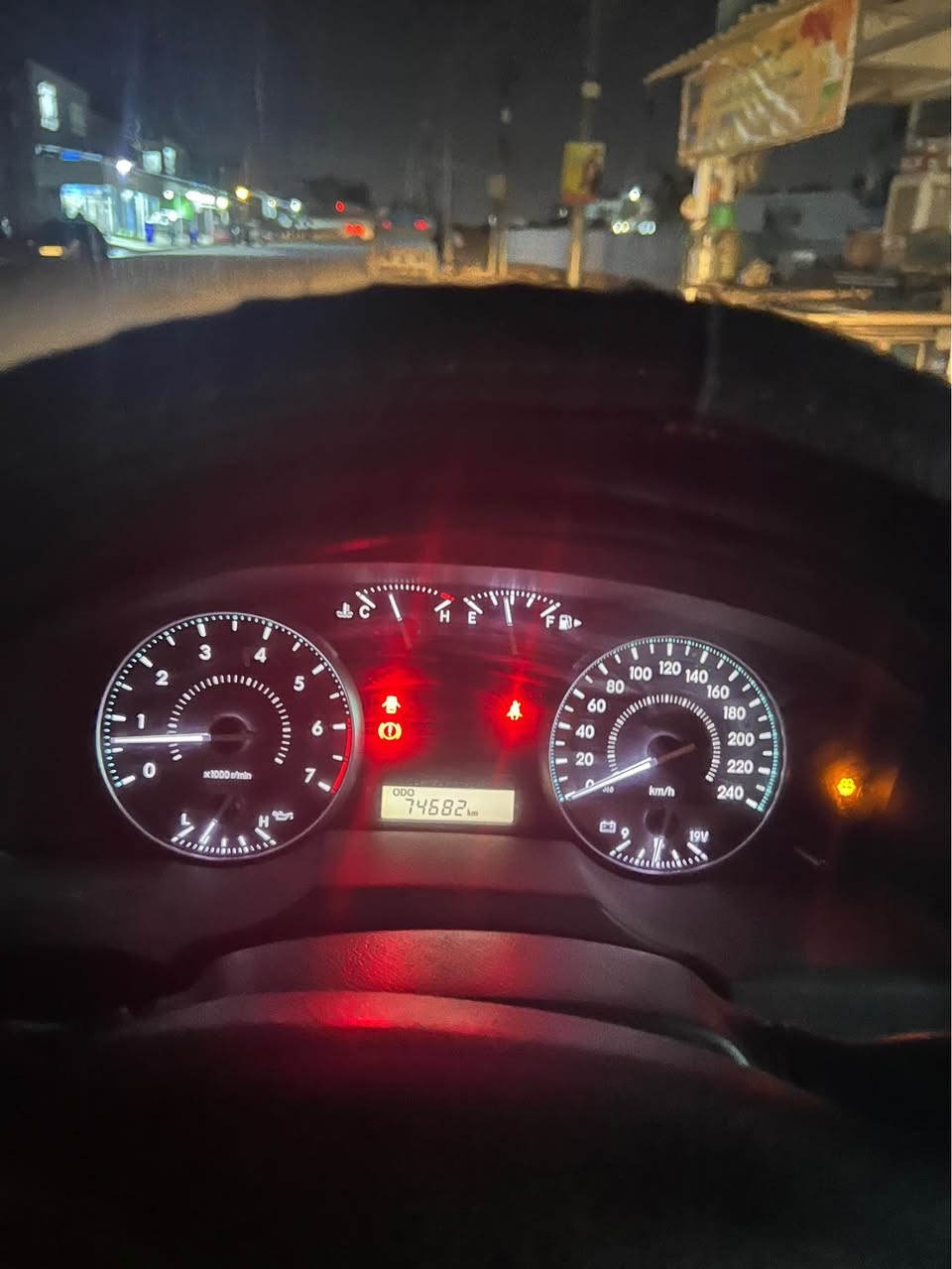 وەنەوشە دەبڵ سپێر 2013سەیارەکە 74 هەزار ڕۆشتوە بل پاکەت بەس ماشاللەی دەوێ سفرە گێڕ و مەکینە بەشەرتە فول فول حادیە گێر حادیە سەیارەکە اکسل تەبریت سارد و گەرم بەشەرت دەحامی بۆ دەحامی بەشەرت سەیارەکە دوو پارچەی بۆیاغی هەیە دەرکەی دوەمی سەکن بێ ناوگرت نرخی 310 محامەلەیەکی کەم ژم *********** أربيل, العراق
