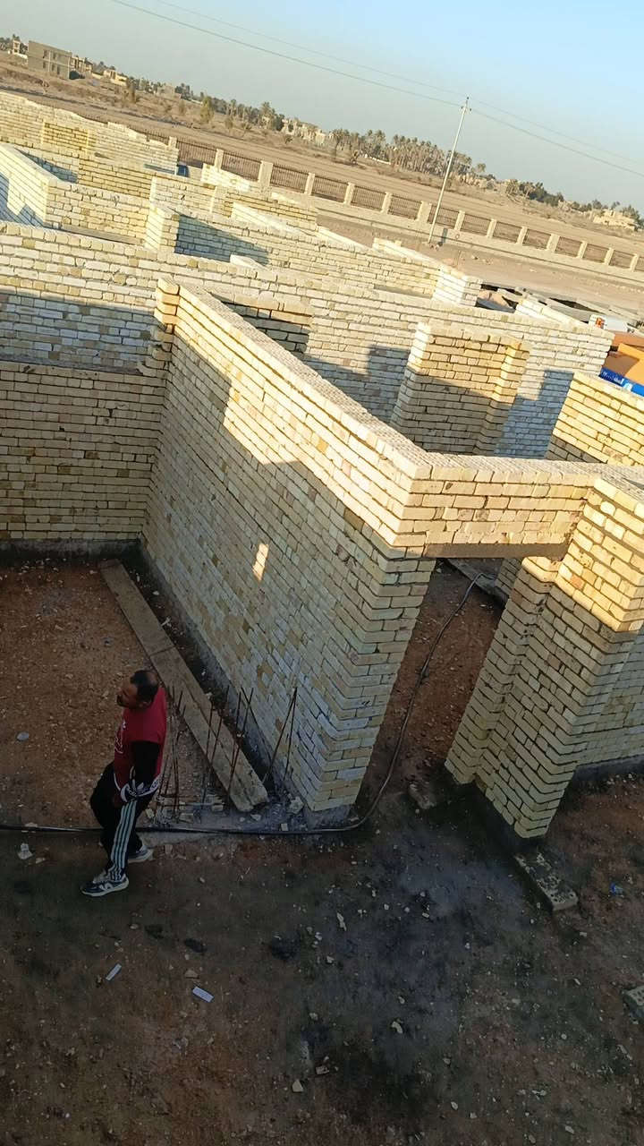 خلفه بناء متفرغ حاليا شغل قطعي بل يوميه شغل درجة اوله وسرعة في العمل اتصل وبيك خير  وتدلل ***********
