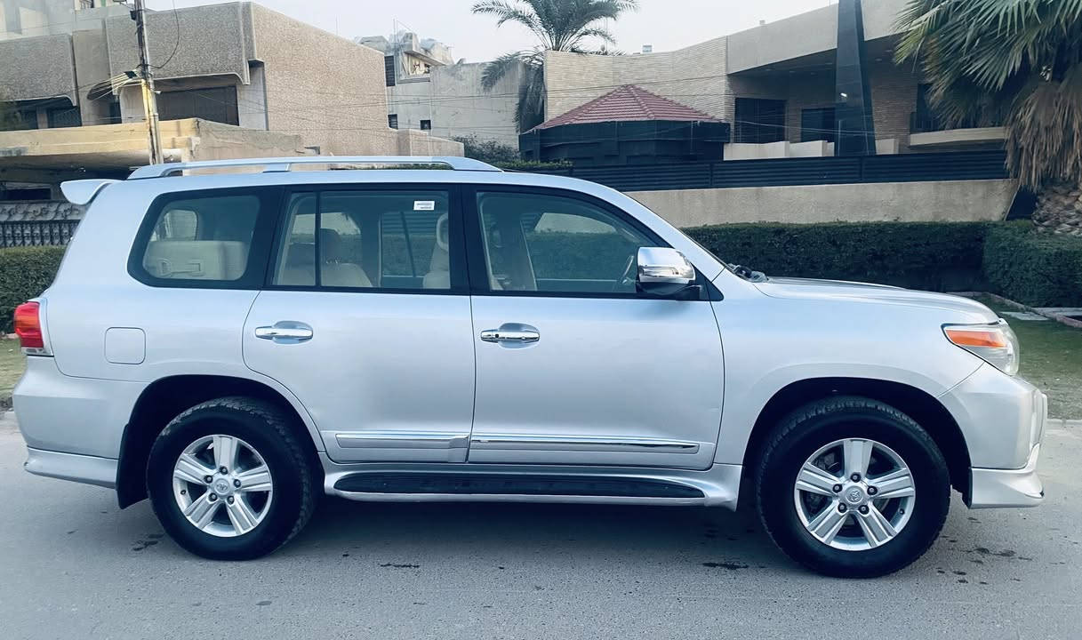 لاندكروز موديل 2014 ساز
فول مواصفات محرك ٦ سلندر
سياره جديده جدا وبدون اي نقص
رقم بغداد الانكليزي وباسمي
مكفوله كفاله عامه من الصبغ والتبديل والمحرك والگير والصدر وتخم تاير كله جديد وعلى الفحص
فقط بارد بسيط
السعر  ٣٧٥٠٠$
***********
مكان السياره بغداد حي الجامعه
