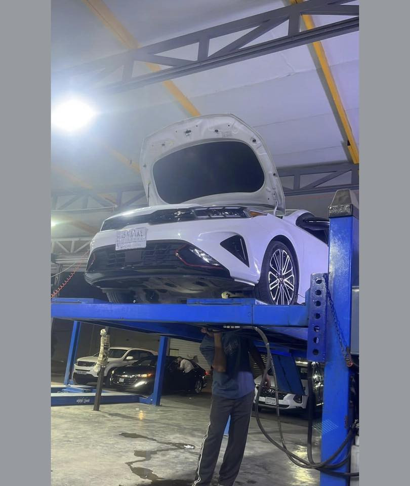 السلام عليكم
فورتي 2023  فئة( GT) لون ابيض اعلى فئةبالفورتي 
محرك 1600 تيربو 201 حصان 
كير DCTدبل كلج 7 نمر
ماشيه (38,000) الف
ترقيم جديد
جديده السياره كلش

رقم  بغداد جديد شرط
السياره بيها حادث خلفي بدون ارباك 
وين ميعجبك افحص. 

المواصفات ...
1.بصمة تشغيل + ابواب وصندوق+ تشغيل عن بعد
2.فتحه سلايد 
3.رمز Gt على دشبول
4.(شفتات ستيرن)
5.شاشة كبيرة مع نظام تشغيل ابل كار بلي
6.واندرويد اوتو
7.كاميرا دواره (وضعيات عدد2)
8.انظمة قيادة سمارت+ وسبورت+ ونورمال 
9.تدفئة+ تبريد كشنات+
تدفئه ستيرن
10.كشن كهرباء
11.كشنات جلد حضن مطرز احمر مع علامةGT
12.نظام سماعات (هارمن كاردن)
13.لدات داخليه متغيره الالوان( بلادي)
14.قطعتين تبريد
15.شحن وايرليس 
16.دركة D  شكل رياضي مع ختم GT 
17.حساسات خلفية مع جرس تنبيه 
18.رادرات جانبية+ وامامية+ وتحديد مسار + كروز سرعه
19.قياده ذاتيه
20.اوتو هولد+ هاند بريك بصمه
21.نقطة عمياء 
22.كات دوسات جانبية بلادية 
23.دبل اكزوز
ويل كب كروم حجم 18رياضي
فتحة سقف 
وكومة بيه مواصفات سيارة 
حادث خلفي فقط مع صبغ ربع الجاملغ الخلفي فقط 

السعر (180 ورقة ) وبيها مجال بسيط ا 
بغداد الغزالية 
***********
