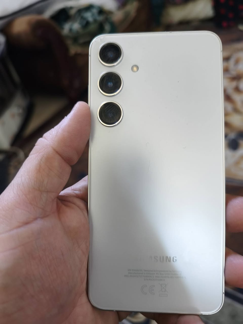 سامسونج s24بلاص ذاكرة ٥١٢/١٢ جهاز بي فطر خفيف بالظهر مايبين بي مثل شخطه خفيفه بشاشه هم ما تبين نهايته جهاز ٤٥٠ قفل مكاني بغداد شارع النضال ***********
