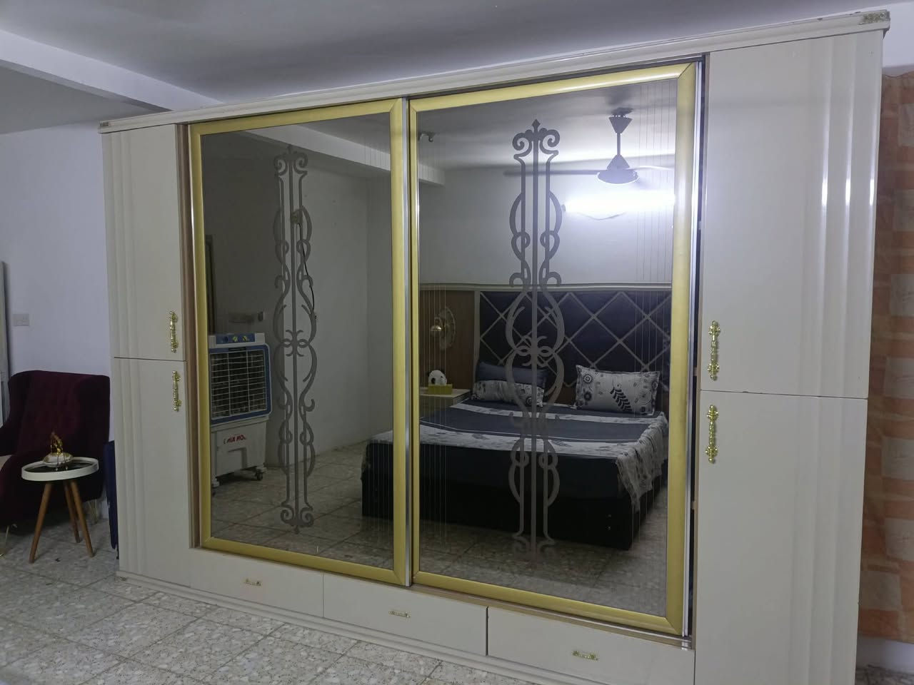 بيع مستعجل غراض جديده سبب البيع الانتقال عنوان بغداد الجديده
طباخ 275
غرفه 700
غرفه نفر 225
تخم250
ثلاجه 200
الغراض بيهن مجال بسيط الشراي لايكسر بسعرهن


**إذا كنت صاحب هذا الإعلان وتريد حذفه لأي سبب، رجاءا أرسل رسالة إلى الدعم الفني**
