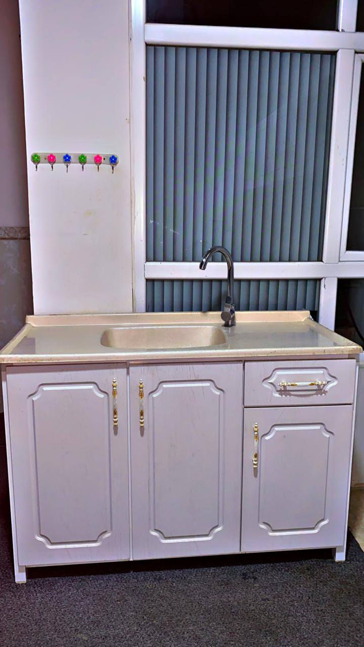 📢 کاونتەرێکی زۆر خاوێن بۆ فرۆشتن (مۆدێلی دار و ئەلەمنیۆم)
​سڵاو هاوڕێیان، کاونتەرێکی زۆر مۆدێرن و تایبەت بۆ فرۆشتن، دیزاینێکی جوانی هەیە کە لەگەڵ هەموو چێشتخانەیەک دەگونجێت:
​جۆری دروستکردن: چوارچێوەکەی ئەلەمنیۆمە و ناوەکەی (دەرگاکانی) داری پلە یەکە.
​قەبارە: درێژییەکەی ٢ مەترـە.
​مەخسەل: ١٢٠ سانتیمە و زۆر خاوێنە.
​دۆخ: زۆر نوێیە، بەبێ هیچ شوختێک و بە گەرەنتی خاوێنی.
​شوێن: هەولێر.
​
​بۆ پەیوەندی و زانینی نرخ:
📞 *********** أربيل, العراق
