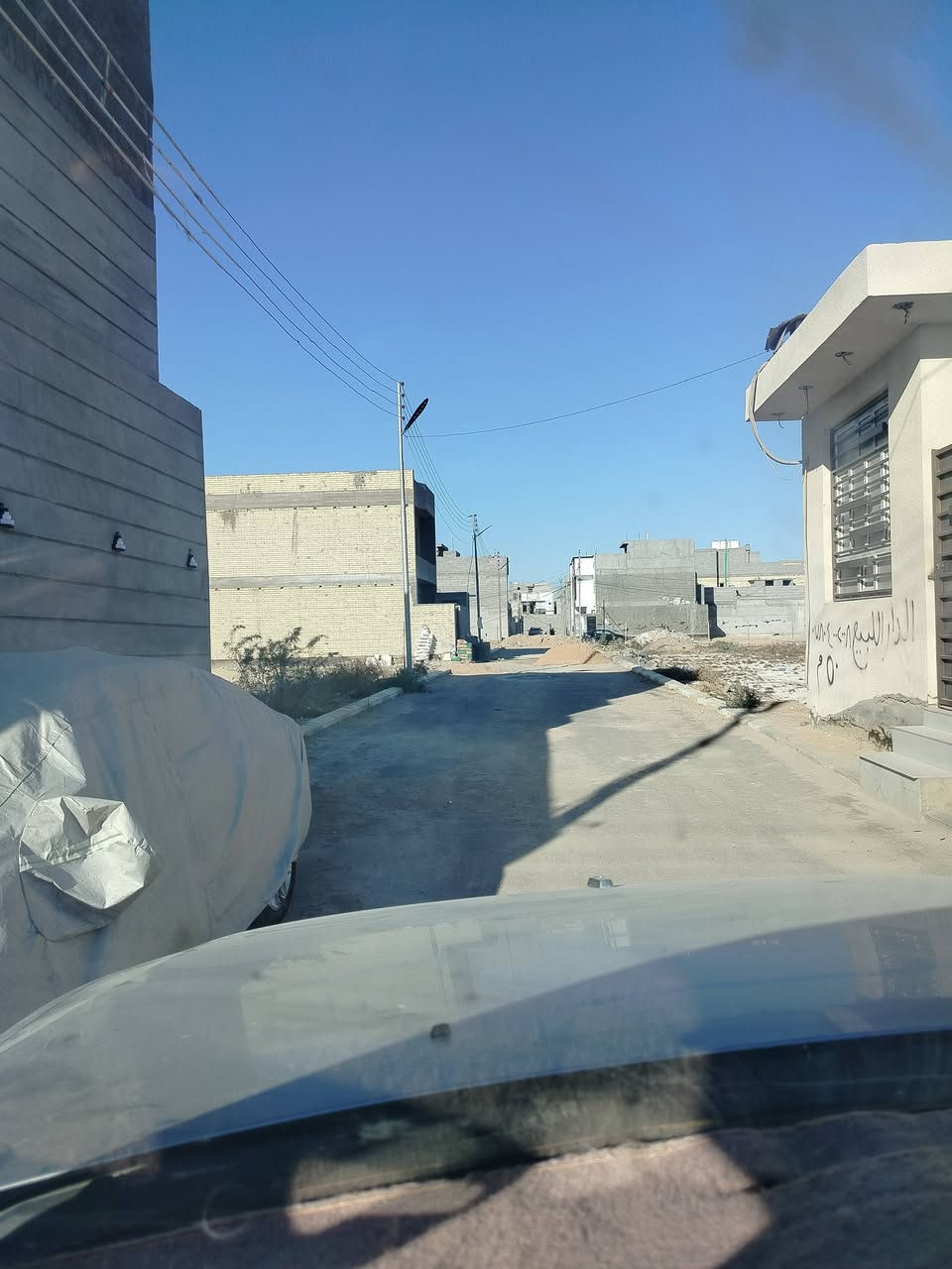 قطعة ارض للبيع المساحه 50 متر
الواجهة 6,50 متر 
 سند 25 إقرار محكمة 
خدمات كامله (ماء وكهرباء وتبليط من شارع بغداد لباب القطعة ومولده)
الموقع طريق كربلاء / بغداد سايد الدخول عمود 37 أو عمود 12 مقابل حي العباس يعني للقطعة مدخلين  
السعر 30 مع المجال 
للتواصل ***********
