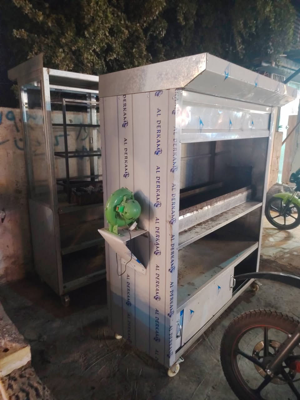 شوايه+باترينه عرض + شياش كباب للبيع استعمال قليل
***********
