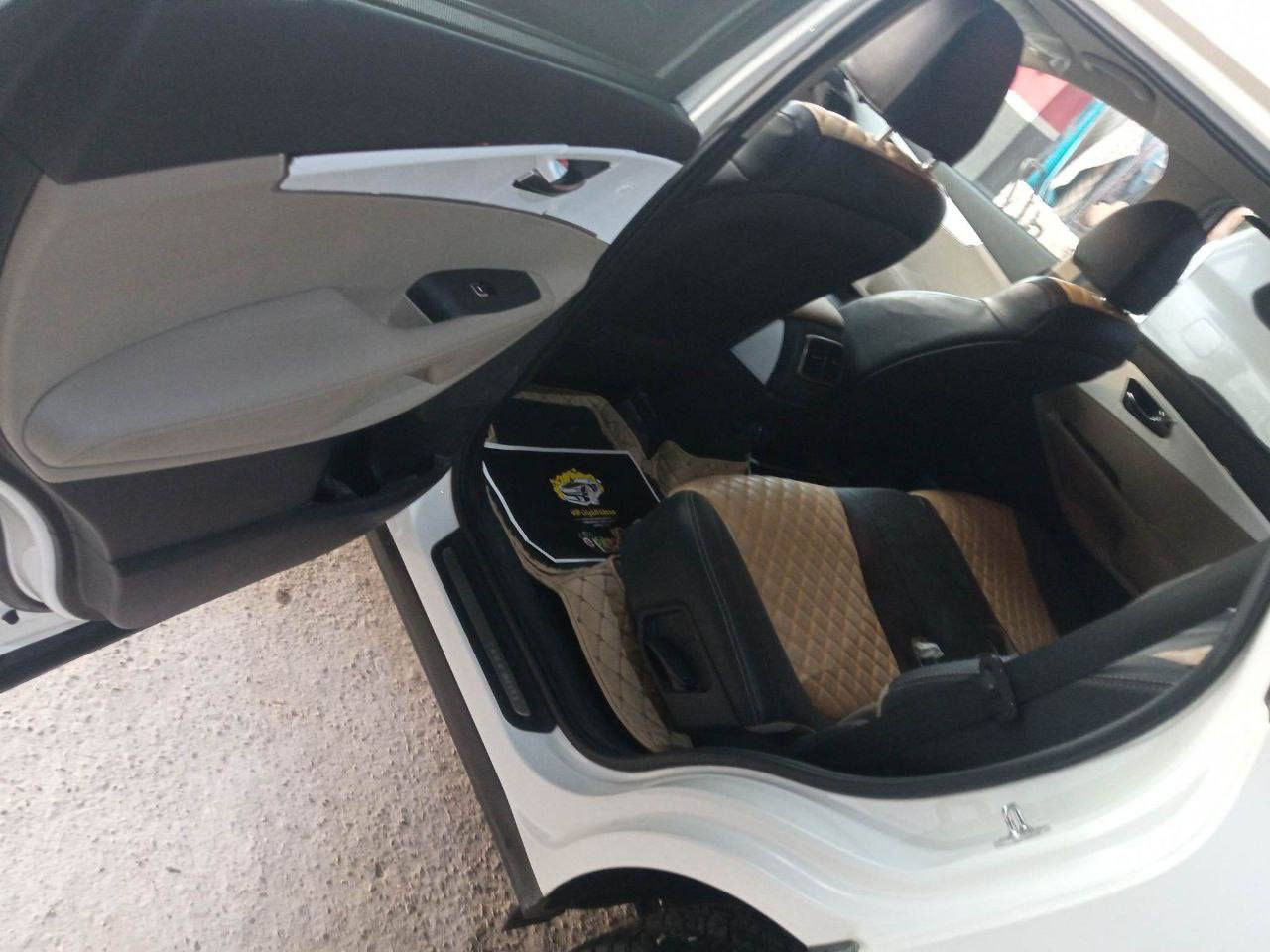 السلام عليكم
سورنتو للبيع خليجي 
مواصفات 
1-خمس كامرات محيطيه 
2-سايدبريك بصمه 
3-اوتو هولد
4-كشنات كهربائية 
5-ثلاث قطع تبريد 
6-اشاره ترحيب
7-اربع انظمه قياده 
8-جنطه كهربائية 
9-سبعه راكب  تفاصيل اكثر خاص او على رقم ‏‪***********‬‏ مكاني الحله ابو غرق
