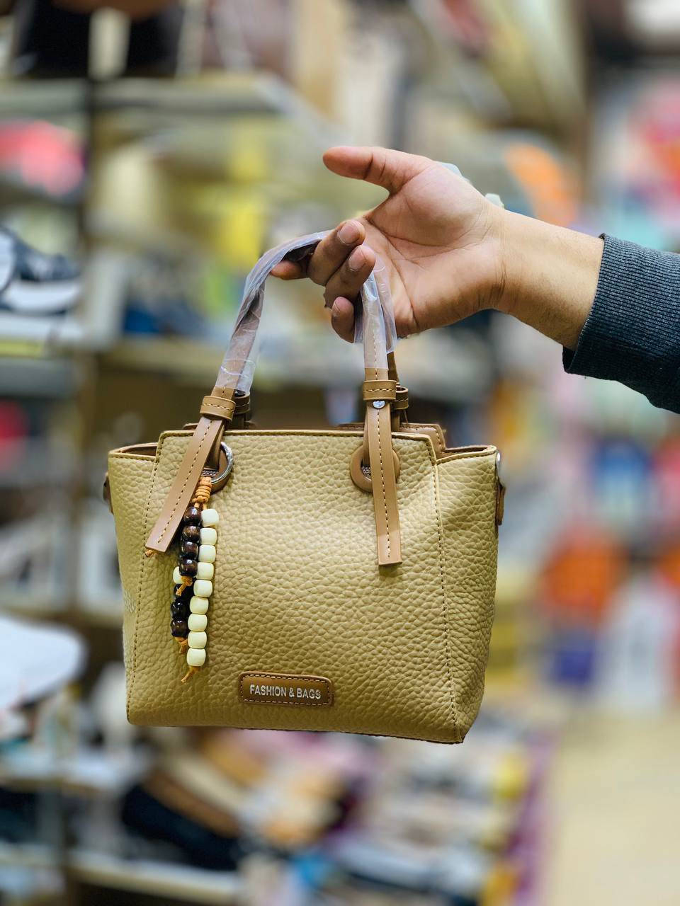 قمة الاناقة والجمال 🥰

موديلات حديثة وحصري 

احدث موديلات للحقائب النسائية 

بتصاميم مختلفه وحصريه😉

موديلات انيقة تناسب جميع الاذواق 🌹

كما يمكنكم الشراء عن طريق خدمة التوصيل 

كافه محافظات العراق 🇮🇶. 5.000 

للحجز والاستفسار ***********
______________________
العنوان   بابل المسيب شارع البلديه فرع الاول خلف مكتبه المدرسه
