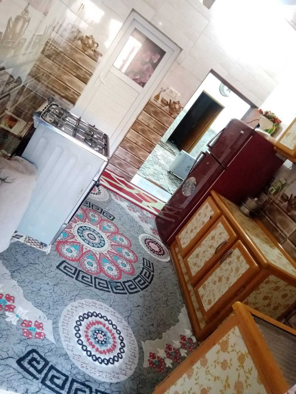 السلام عليكم بيت ١٠٠ متر زراعي للبيع حي ميسان نهايه شارع سكله الكرعاوي بناء طابوق يحتوي ع غرفه وصاله واستقبال ومطبخ وصحيات داخليه وخارجيه السعر ٣٨ وبي مجال ***********
