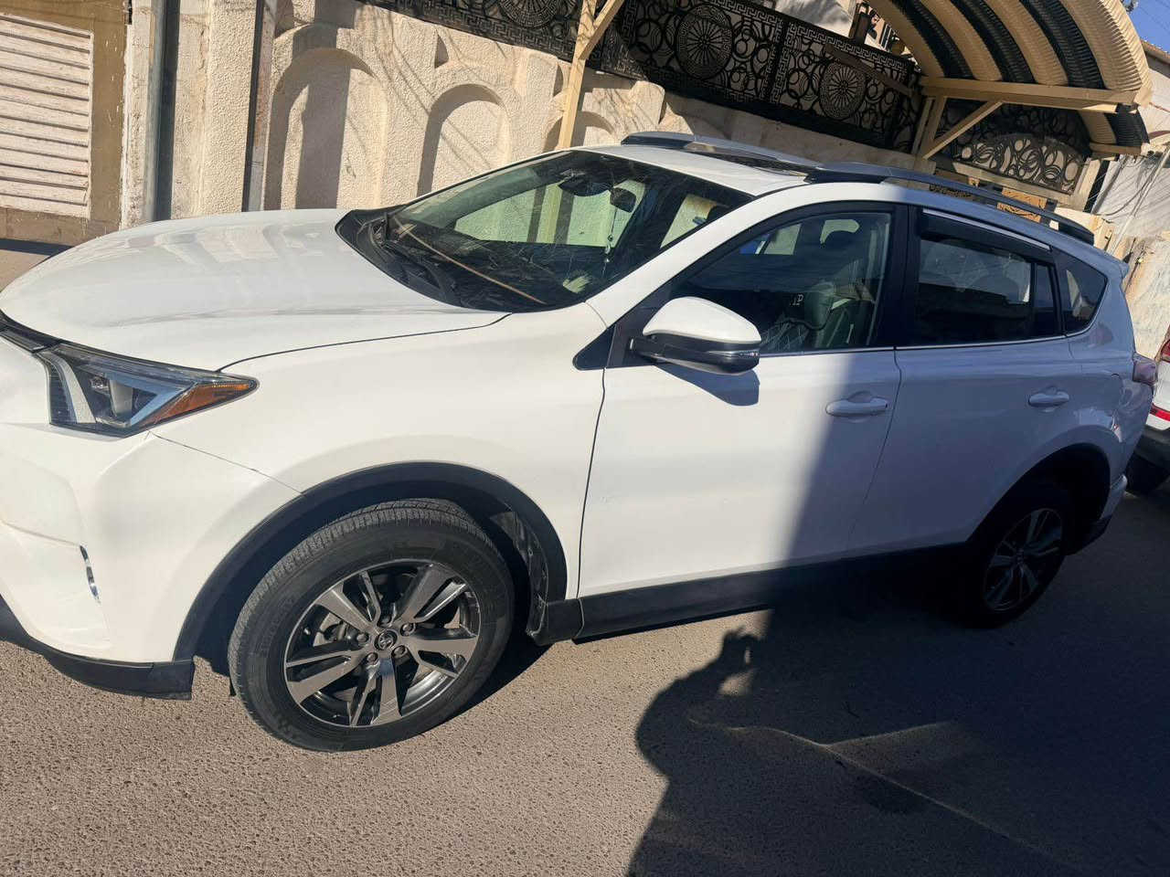 راف فور 2018 وارد امريكي  رقم بغداد دولي  xle   مواصفات بصمه فتحه سقف حساسات اماميه وخلفيه رادارات و سياقه ذاتيه ثلاث انضمه قياده  تخم تاير جديد  مانع انزلاق بصمه بل ابواب محرك وكير شرط كفاله سياره بعدها جديده ماشيه 76 الف فقط استعمال قليل جديده بمعنى الكلمه ضررها فقط الجاملغ الامامي وخشم البنيد ومصلح فقط تبريد شرط ثلج     لايت زنون سعرة ٣٢٠ دولار  
السعر 165 بيه مجال قليل غير متواجد علفيس الشراي يتصل    مكاني بغداد *********** بغداد, العراق
