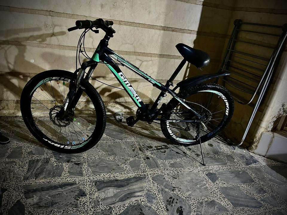 السلام عليكم دراجة هوائية 🚴‍♂️البيع من شركة كيمو العالمية بايسكل جداً ممتازة لي عطل مابيه ايريك امامي خلفي دبل امامي خلفي تايرات جدد السعر 75وبي مجال اي استفسار اتصل على ***********موجود فيس وتساب
