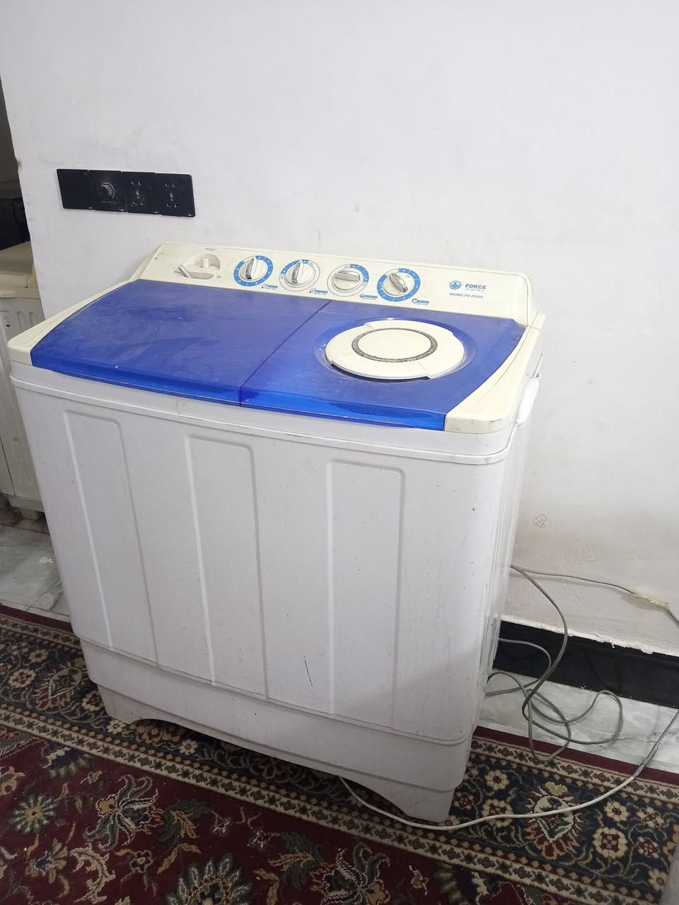 السلام عليكم ... غساله حجم كبير تغسل بطانيات مثل ماموضح بالصور والفيديو بعدها جديده السعر 125 وبيها مجال للشراي للاستفسار اكثر يرجا مراسلة الصفحه او الاتصال ع الرقم *********** وات ساب
