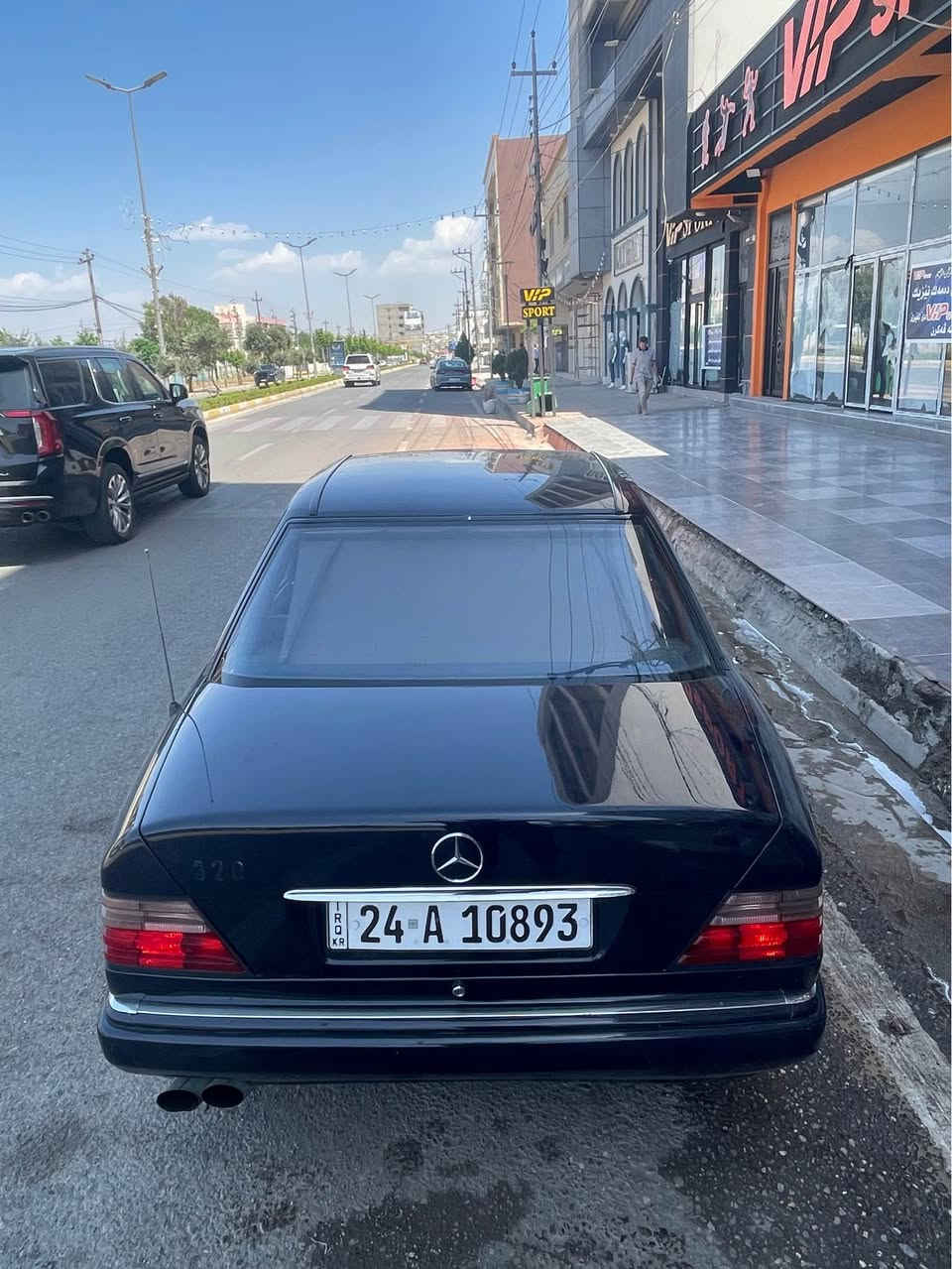 سلام عليكم       سعر 83  
مارسيدس دب للبيع. لون نيلي  
محرك خراطيم 6 سلندر 
تبريد  تدفيه 
حداديه كلو بشرط 
رقم دهوك بسمي هزه سنويه كلو جديد 
رقم انكليزي جديد 
تايرات جديد 
داخل جلد بل باكيت  
كشن كهرباي 
جام 4 كهرباي 
مرات كهرباي 
ساره عام بخ جماليه 
موديل 89 محدث 95 بل كامل 
سياره كلشي بشرط  
عنوان زاخو *********** 
عندك شي  للمراوسه. خلي بل تعليق سياره 
سعرها 83 ومجال قليل جدا. فقط حك جيتك زاخو, دهوك
