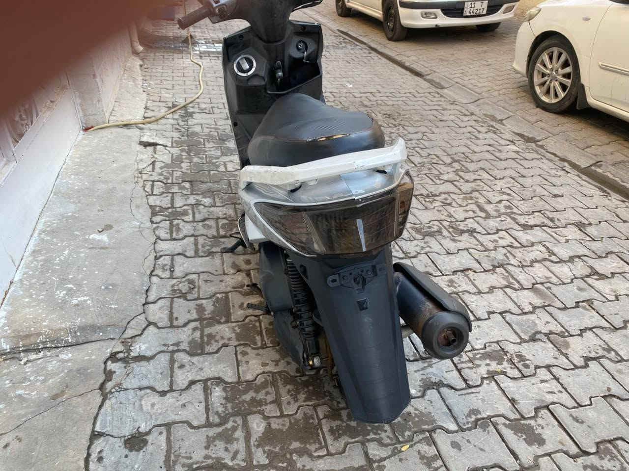 السلام عليكم سكنس فحل نوزل ستاند حساس مكينة بلادي كفرات بلادي دراجة كاملة خير من الله بيها بس نقص بسيط جوزة وكفرات يرادلهن ضب بغداد *********** السعر ٥٥٠الف وبيها مجال واتساب فقط
