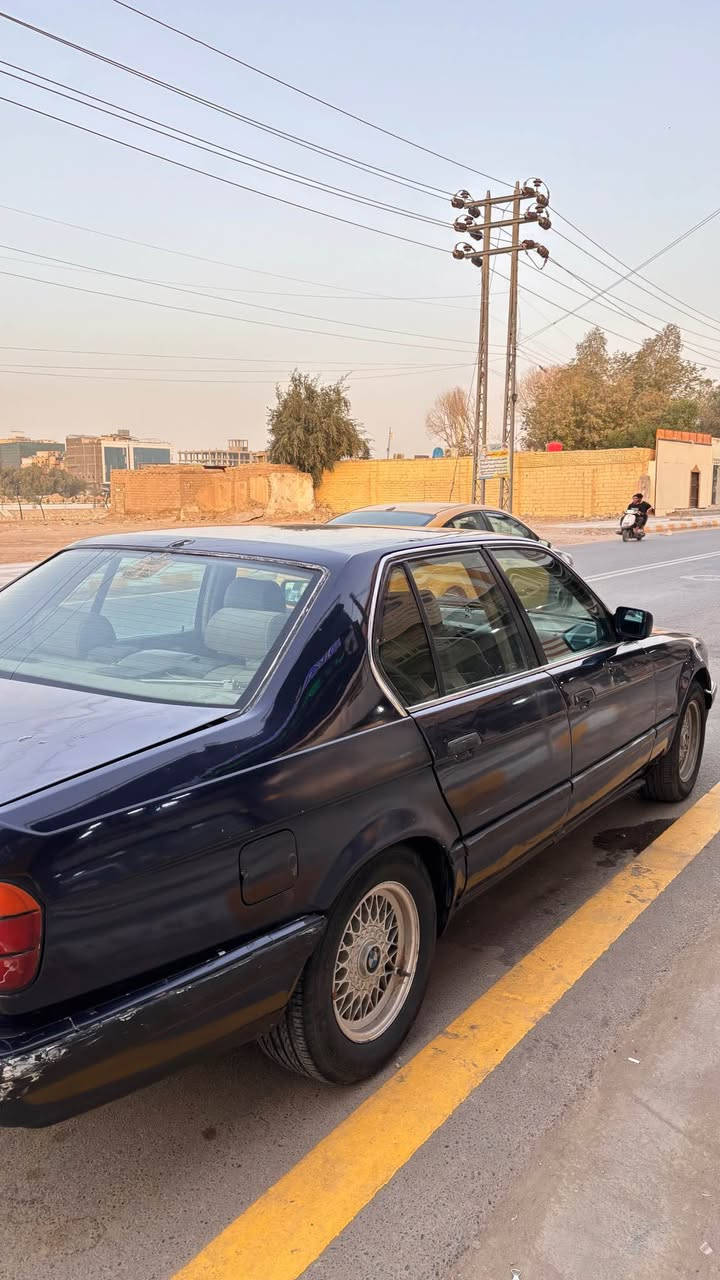 بي ام 730 موديل 1994
مكينه 3.5 مفتوح
رقم بغداد
مكينه كير كفاله
كشنات تحكم كهربائي شغال
مري تحكم كهربائي شغال
ترهم بيع ومراوس
السعر 42 وبيها مجال 
مكانها ناصرية مركز
*********** ناصرية, ذي قار
