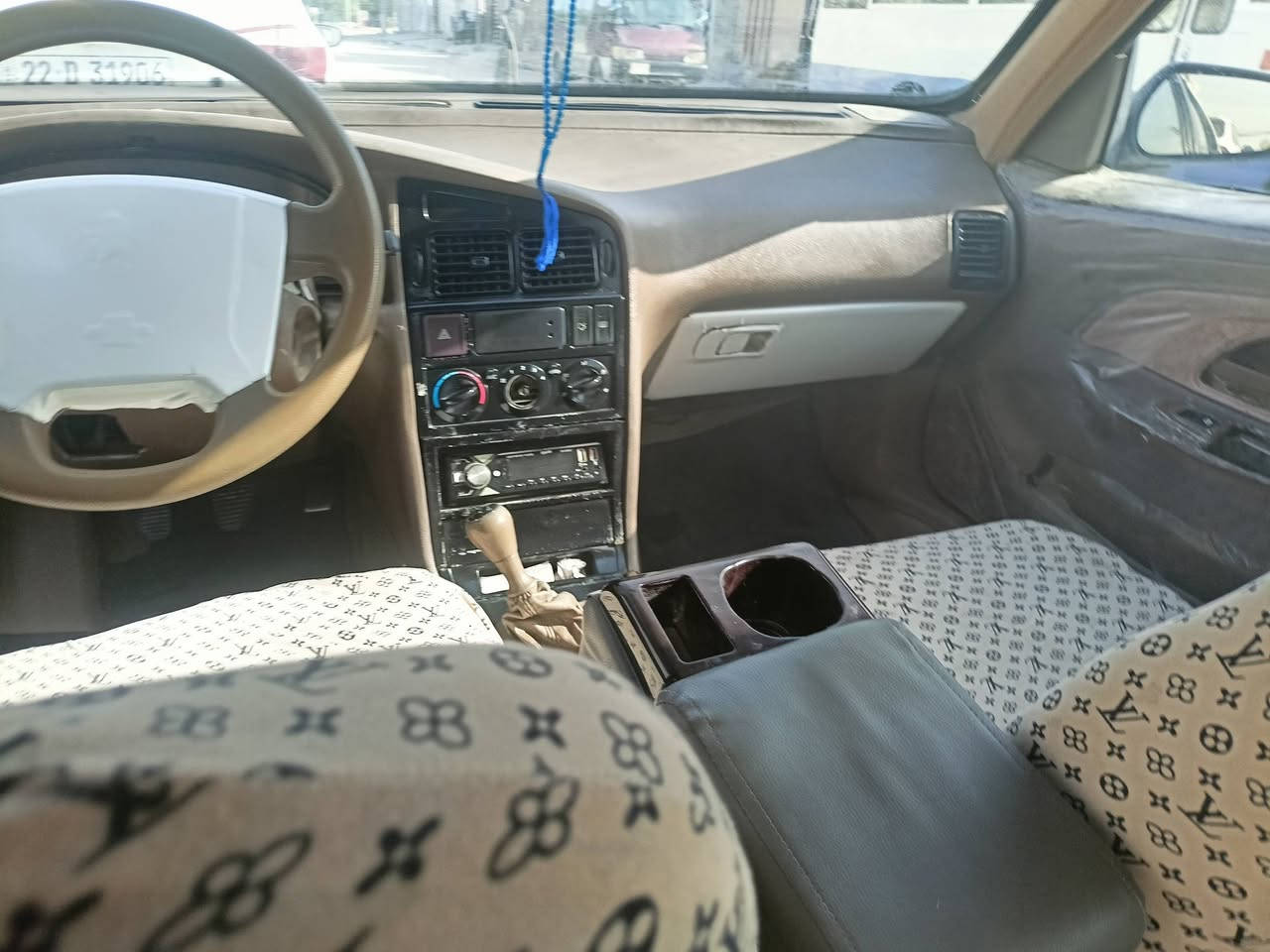 بيجو لميس 2013
باسمي السنويه ل 2030 رقم انكليزي 
منظومه تبريد جديده
حداديه صدر وحداديه الخلفيه 
فلنجات جدد 
كير مكينه حلوات لا تنقيص ولاتبخير 
تخم تاير ابو تلخطه
السعر 40 وبي مجال لشراي 
***********
