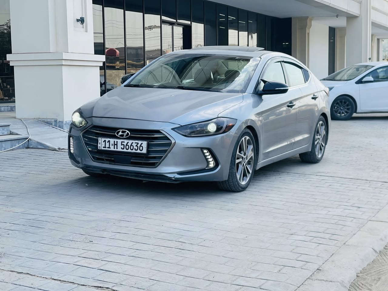 سلام عليكم مكلف بنشر شراي يتصل 

النتره مديل 2017 أجمل مديل بل النتره 

فول. لمتدد اعلى فئه 

فتحه 

بصمه أبواب 

بصمت تشغيل 

كشن. كهرباء 

خزن ميموري 

تدفئه بل كشنات 

اشارت ترحيب. 

لد امامي 

لد خلفي 

بعد بيها هواي موصفات 

ملاحضه مكينه مبدله جديده بل كارتون 

صدر  جديد منضومه  تبريد. كوله جديد 

سياره حادثها بس دعاميه فقط او اجت من امريكا. كلير فقط. مثل ما موضح بسونار 

شواصي لغود كفاله 

سياره مال بيت وبل عافيه عل ياخذها 

شراي يتصل ‭٠٧٧٠ ٩٠٥ ٨٧١٦‬

السعر 129وبيها مجال كولش بصيط. 

مكاني بغداد الوشاش
